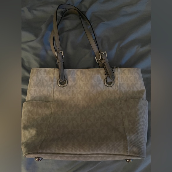 Michael Kors Large Jet Set Tote - Picture 2 of 7